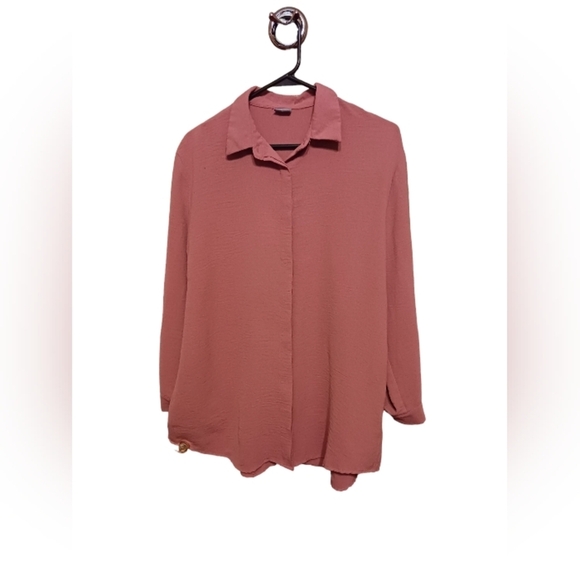 This is April Boutique Brand Coral Rose Button Down Oversized Blouse One Size - Picture 1 of 6